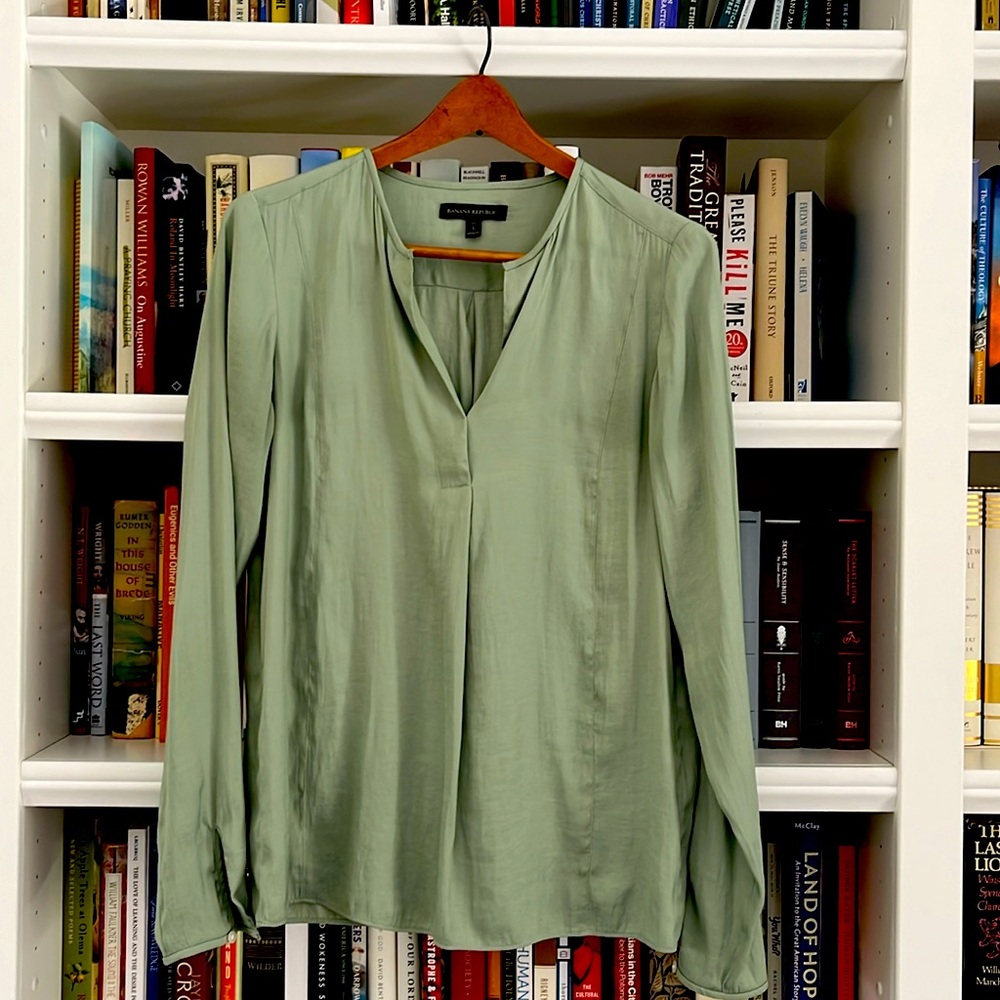 Gently used, beautiful light sage Banana Republic dress top!  4Tall.